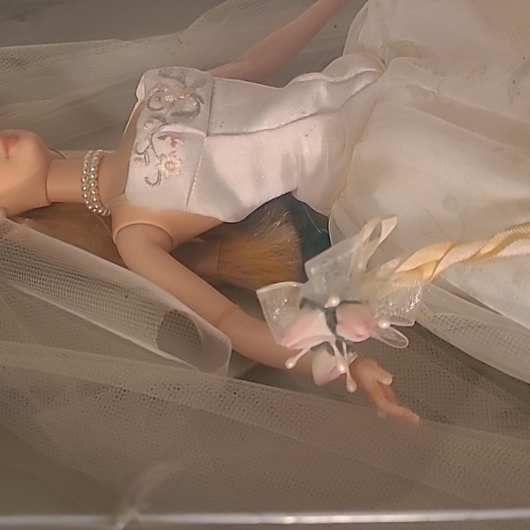 Collector Edition 2001 Romantic Wedding Barbie. NIB Vintage - Picture 7 of 8